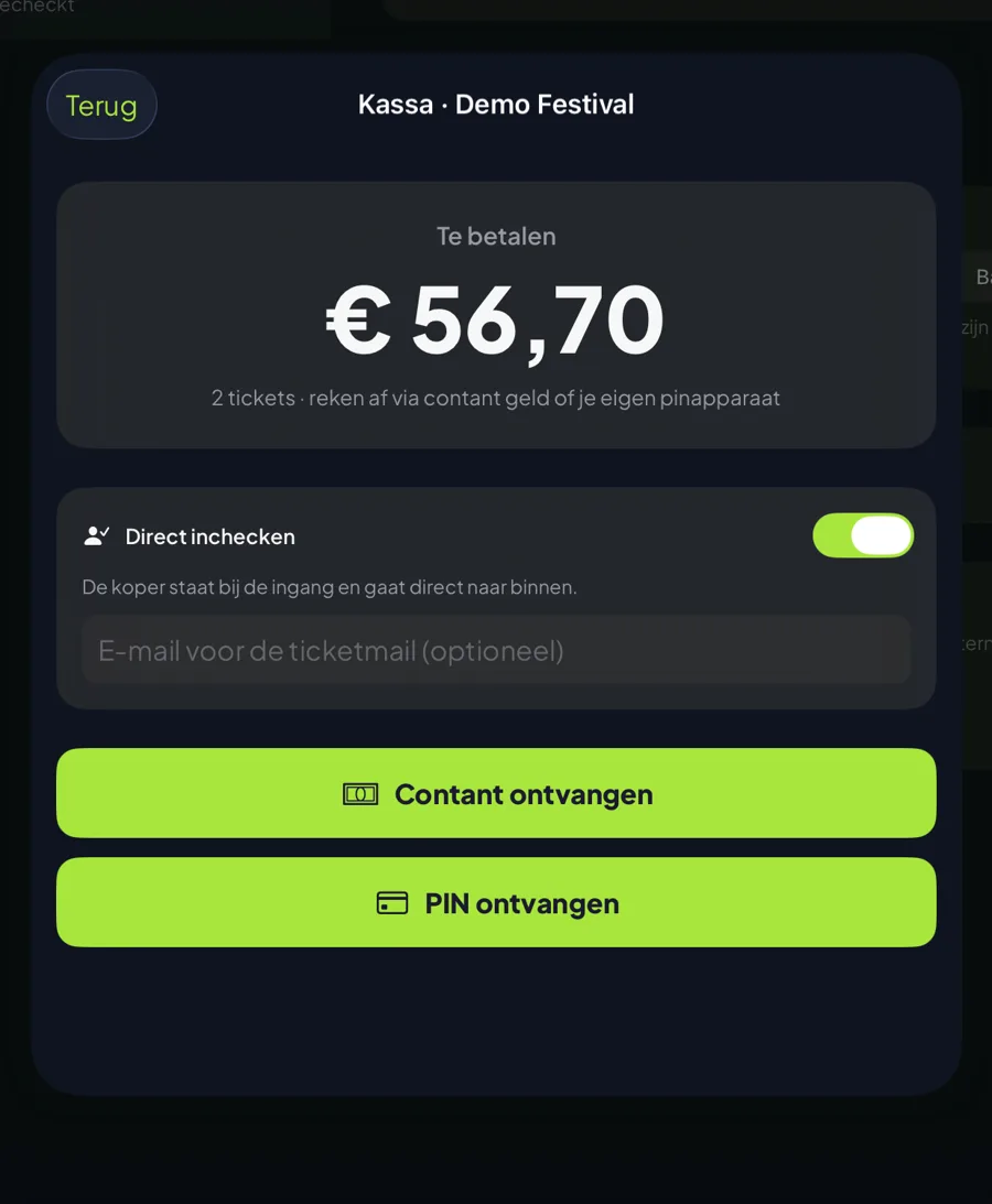 Afrekenen: totaalbedrag, direct inchecken en de knoppen voor contant of pin